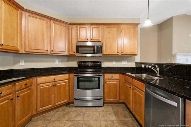 Building Photo - 1611 Bluffside Dr