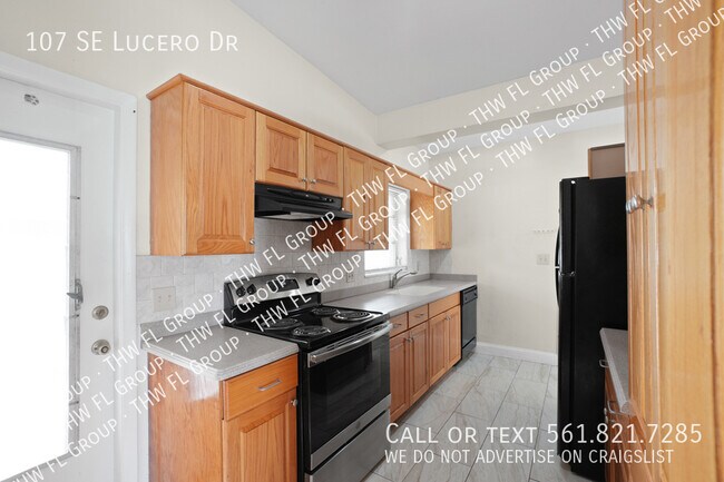 Building Photo - 107 SE Lucero Dr