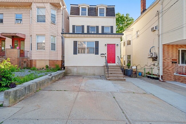 Building Photo - 391 Fairmount Ave