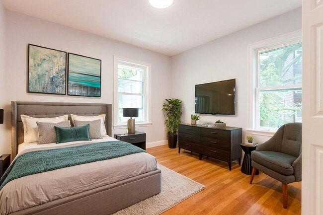 Building Photo - 3.5 Bedroom 2 baths in Brighton!!!