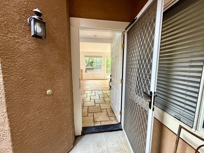 Building Photo - Beautiful 3 bed 2.5 bath home in Oak Park!