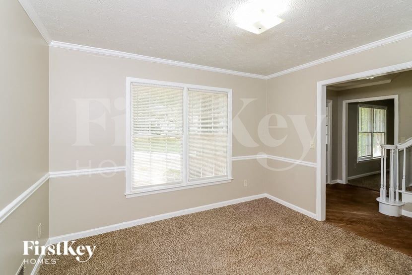 Building Photo - 632 Bralorne Dr