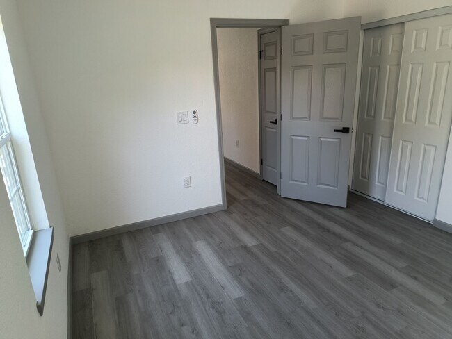 Building Photo - Newly Remodeled 3 Bedroom 1 1/2 Bath Home