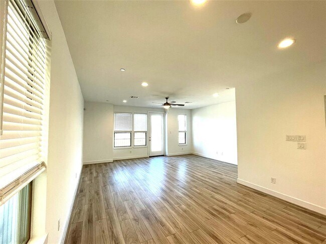 Building Photo - 18720 Centro Main St