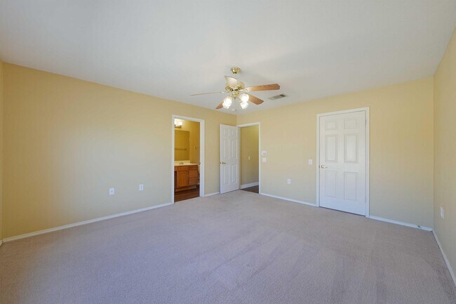 Building Photo - 7528 Cats-Eye Ln