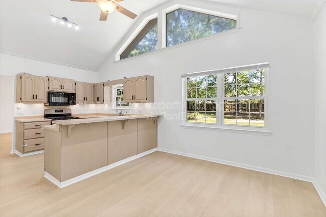 Building Photo - 200 Hermitage Dr