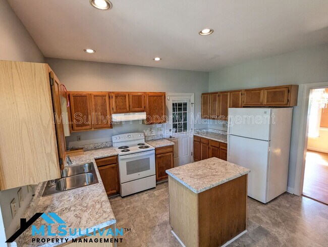 Building Photo - 4101 Grove Ridge Dr