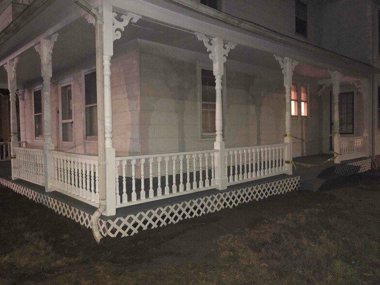 Primary Photo - 657 S Main St
