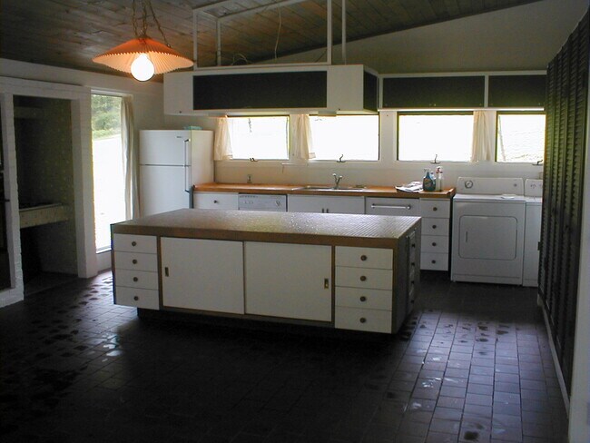 Kitchen - 195 Calkins Rd
