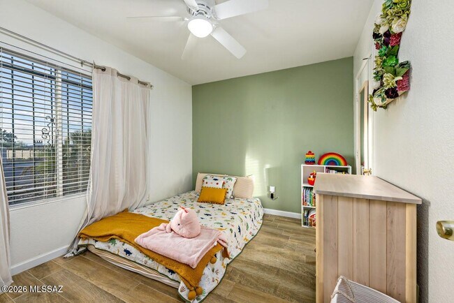 Building Photo - 2191 S Sunburst Dr