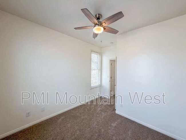 Building Photo - 443 Kent Dr