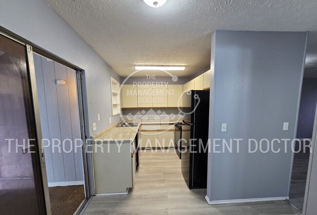 Building Photo - MOVE IN SPECIAL - 4BR/2.5BA Tampa Home | Dual Kitchen Areas, Private Bedroom & Fresh Updates