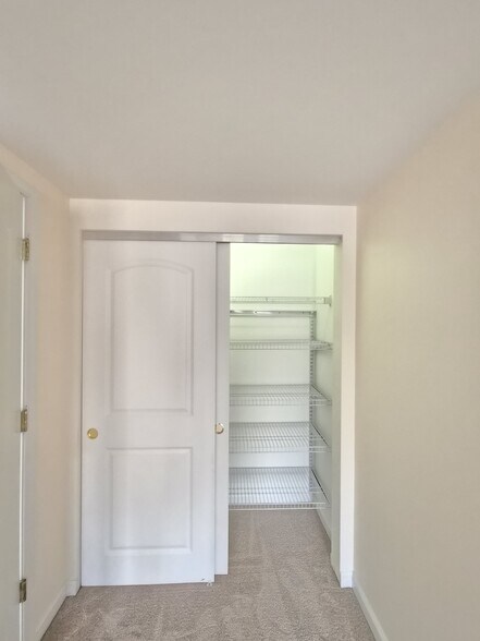 Building Photo - 655 Perrie Dr