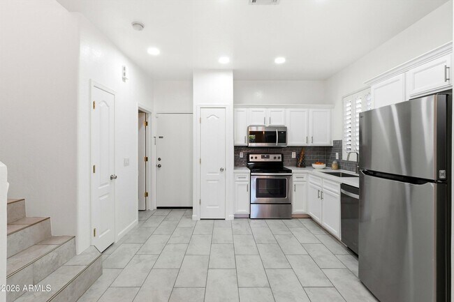Building Photo - 7527 S 13th Pl