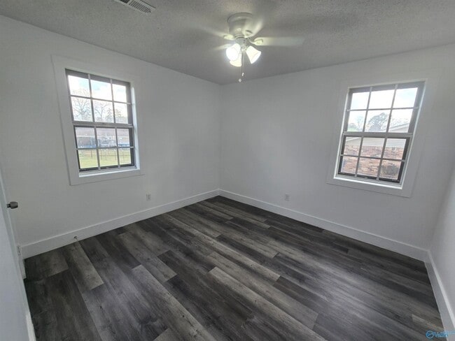 Building Photo - 247 Snow Dr