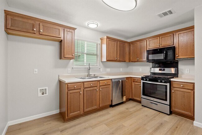 Building Photo - 1429 Davis Mountain Loop