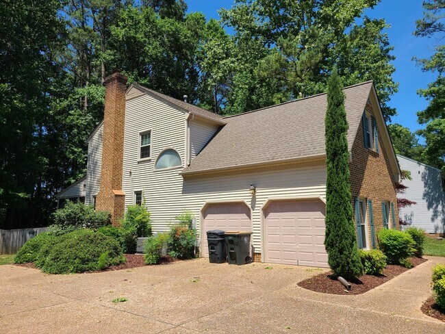 Building Photo - 4 BR, 2.5 BA in Woodlake Crossing