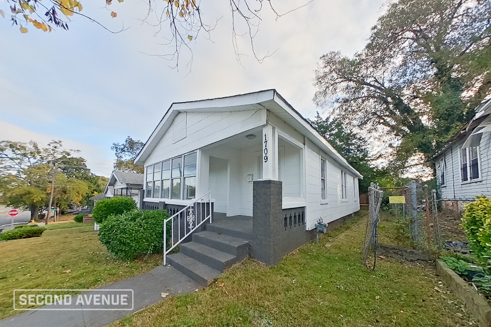 Building Photo - 1709 1st St S