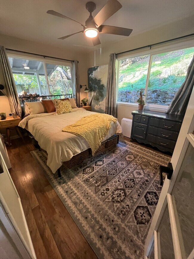 Building Photo - 564 E Jackson St