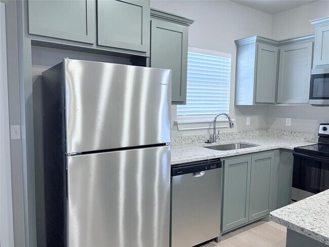 Building Photo - 325 N Cleveland Ave