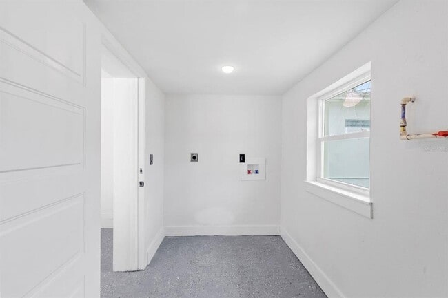 Building Photo - 715 40th Ave NE