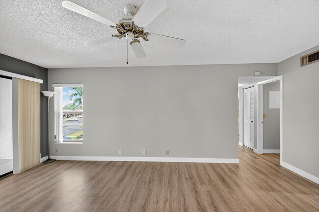 Building Photo - 805 Sky Pine Way