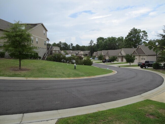 Building Photo - 102 Cypress Cir