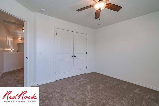 Building Photo - DOG-FRIENDLY 4 Bedroom Townhome with INTER...