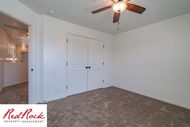 Building Photo - DOG-FRIENDLY 4 Bedroom Townhome with INTERNET INCLUDED!