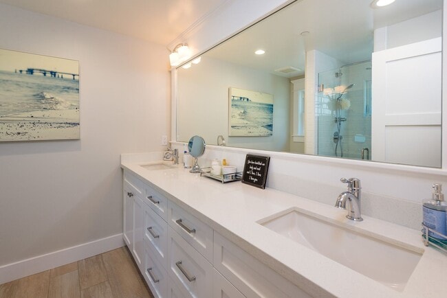 Building Photo - Four-bedroom home in the heart of the Village, offered furnished long-term lease. Ideally located...