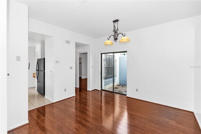 Building Photo - 5831 Plumtree Ct
