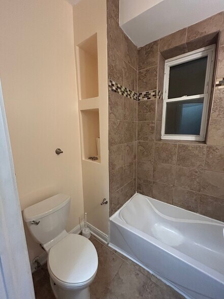 Bathroom - 6630 S Ingleside Ave