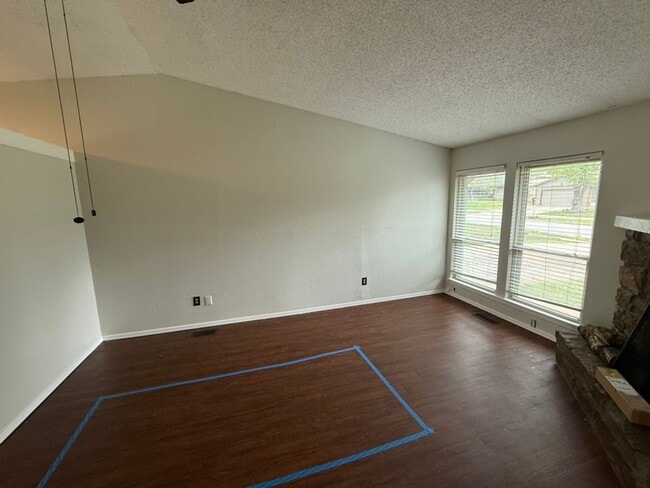 Building Photo - Ready for Move-In!