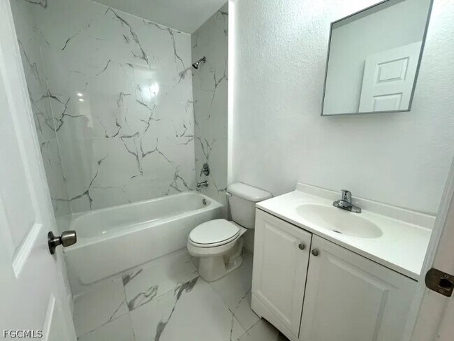 Building Photo - 746 SW 8th Terrace