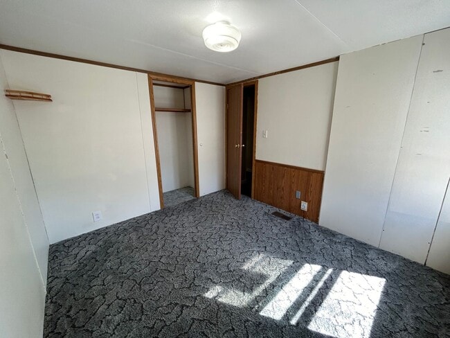 Building Photo - 3 Bed 2 Bath Mobile Home W/ Many Amenities...
