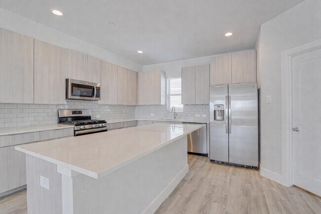 Building Photo - 389 N Centro Cir