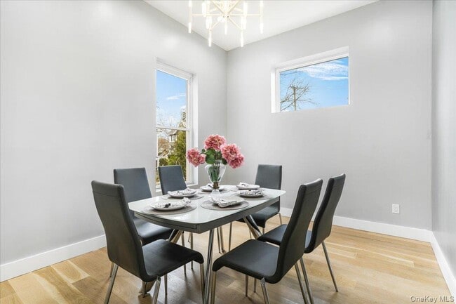 Building Photo - 260 W Main St