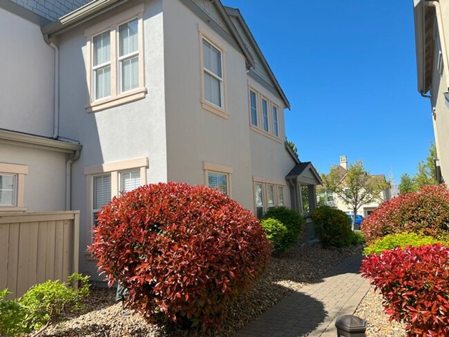 Building Photo - 1654 Lone Oak Trail