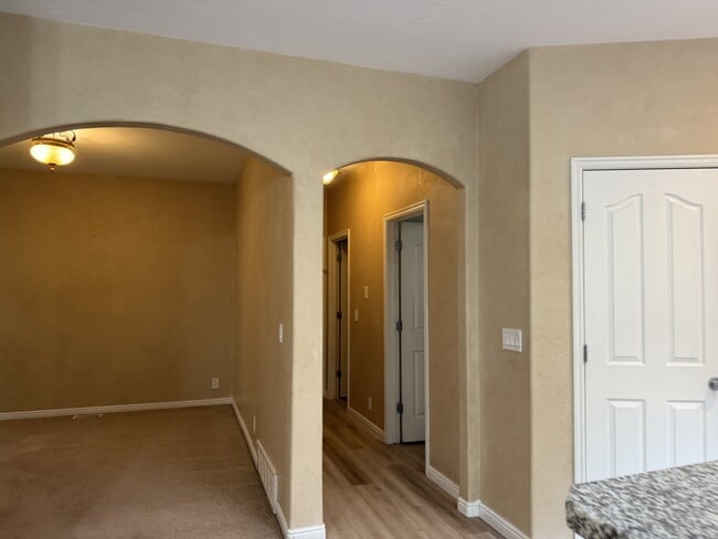 Building Photo - 7691 Willow Walk Ln