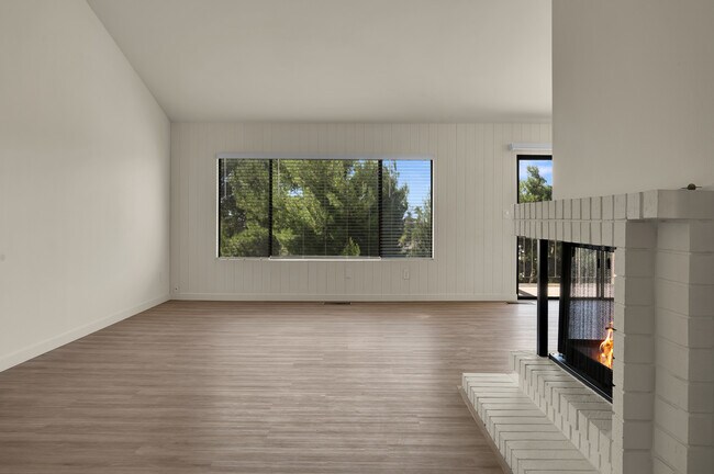 Building Photo - 2579 Caminito Muirfield