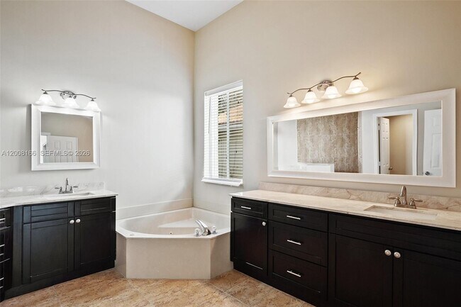 Building Photo - 646 Heritage Dr