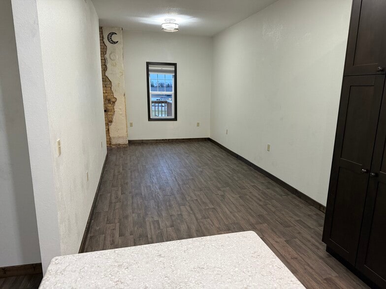 Building Photo - 206 N Main Ave