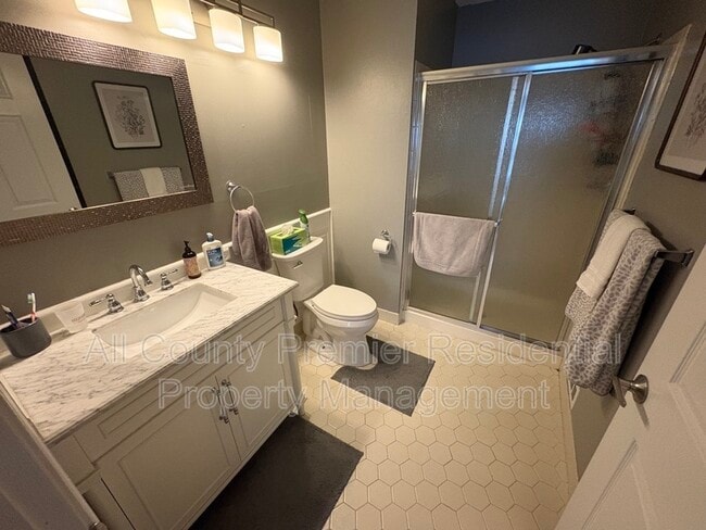 Building Photo - 60 Versailles Ct