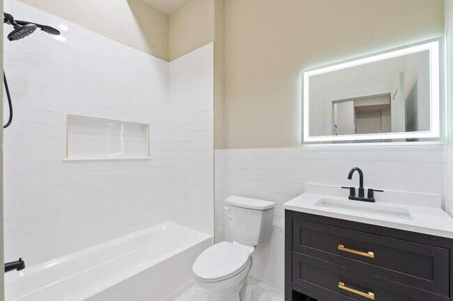 Building Photo - 150 West Side Ave