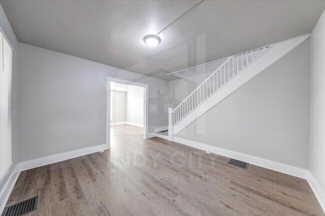 Building Photo - 622 N Mulberry St