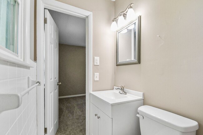 Building Photo - Pet Friendly Four Bedroom!