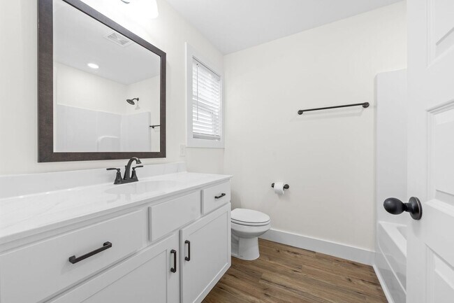 Building Photo - Pet Friendly Three Bedroom!