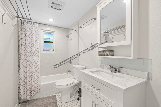 Building Photo - 3BD/1BA First-Floor Unit in West Oakland Duplex – All Utilities Included | $2,999/mo