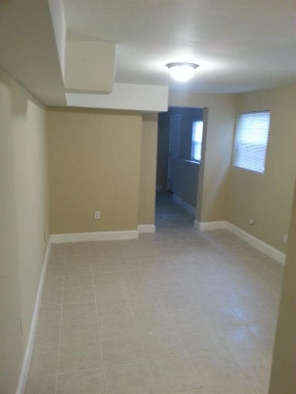 Building Photo - 165 Little St SE