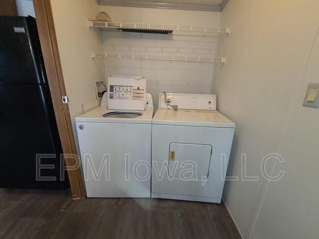 Building Photo - 700 W Ridgeway Ave